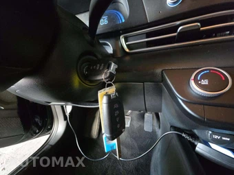 2025 Hyundai Elantra SE - miniatura 5