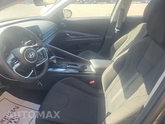 2025 Hyundai Elantra SE - miniatura 7