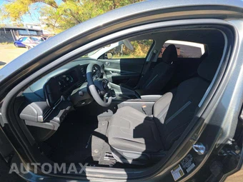 2025 Hyundai Elantra SE - miniatura 3
