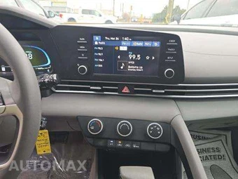 2025 Hyundai Elantra SE - miniatura 10