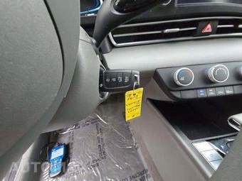 2025 Hyundai Elantra SE - miniatura 8