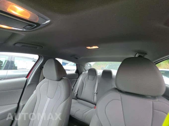 2025 Hyundai Elantra SE - miniatura 11
