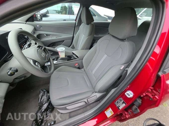 2025 Hyundai Elantra SE - miniatura 6