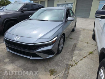 2025 Hyundai Elantra SE