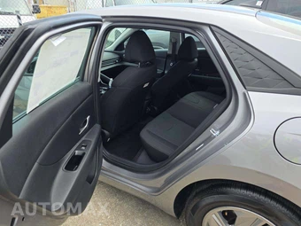 2025 Hyundai Elantra SE - miniatura 13