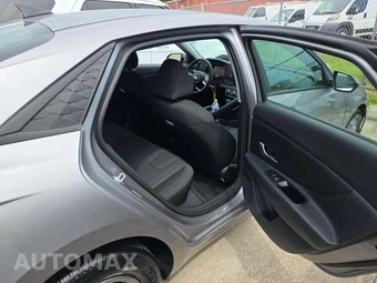 2025 Hyundai Elantra SE - miniatura 16