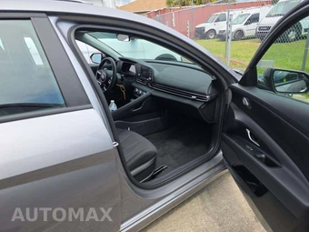 2025 Hyundai Elantra SE - miniatura 18