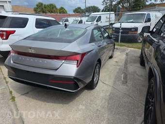 2025 Hyundai Elantra SE - miniatura 3