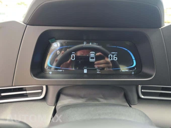 2025 Hyundai Elantra SE - miniatura 9