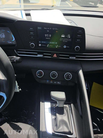 2025 Hyundai Elantra SE - miniatura 10