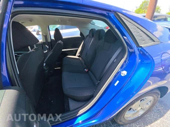 2025 Hyundai Elantra SE - miniatura 13