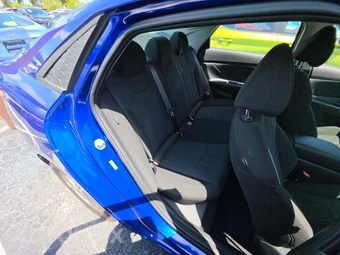 2025 Hyundai Elantra SE - miniatura 16