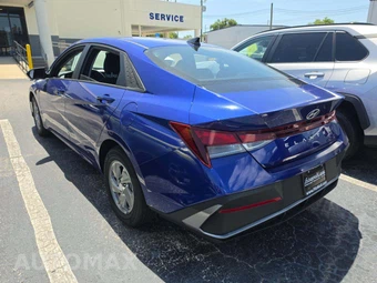 2025 Hyundai Elantra SE - miniatura 2