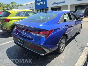 2025 Hyundai Elantra SE - miniatura 3