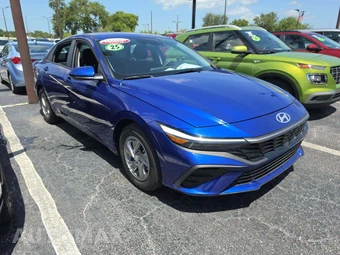 2025 Hyundai Elantra SE - miniatura 4