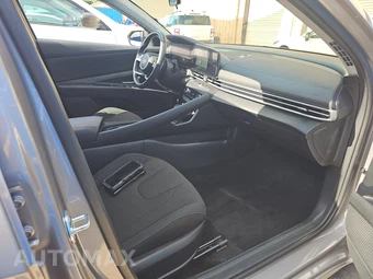 2025 Hyundai Elantra SEL Convenience - miniatura 8