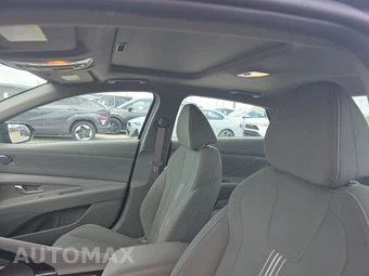 2025 Hyundai Elantra SEL Convenience - miniatura 18