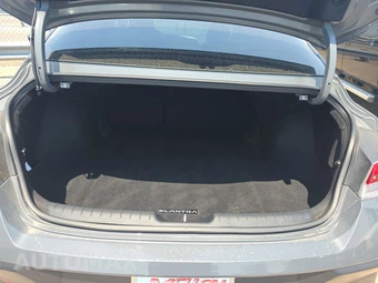 2025 Hyundai Elantra SEL Convenience - miniatura 16