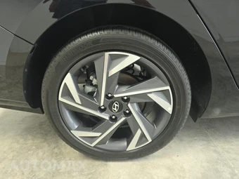2025 Hyundai Elantra SEL Convenience - miniatura 10