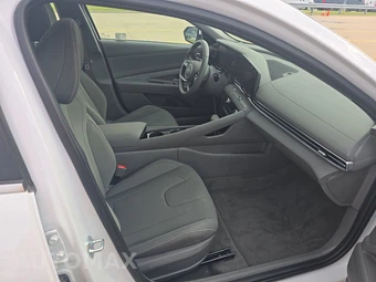 2025 Hyundai Elantra SEL Convenience - miniatura 8