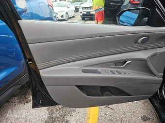2025 Hyundai Elantra SEL Convenience - miniatura 9