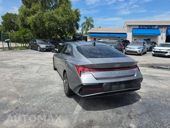 2025 Hyundai Elantra SEL Convenience - miniatura 2