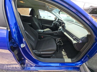 2025 Hyundai Elantra SEL Convenience - miniatura 18