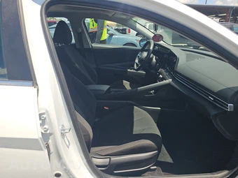 2025 Hyundai Elantra SEL Convenience - miniatura 8