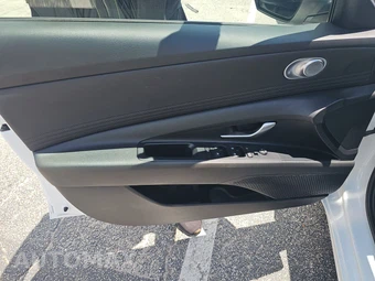 2025 Hyundai Elantra SEL Convenience - miniatura 9