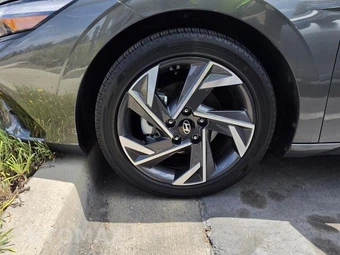 2025 Hyundai Elantra SEL Convenience - miniatura 10