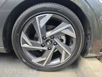 2025 Hyundai Elantra SEL Convenience - miniatura 3