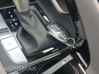 2025 Hyundai Elantra SEL Convenience - miniatura 8