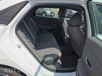 2025 Hyundai Elantra SEL Convenience - miniatura 13