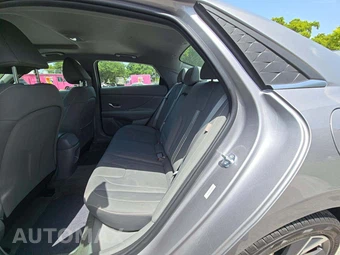 2025 Hyundai Elantra SEL Convenience - miniatura 10