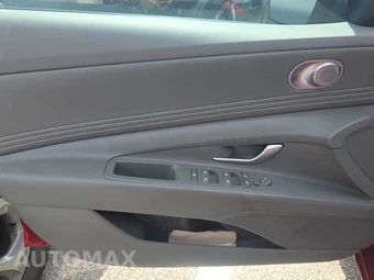 2025 Hyundai Elantra SEL Convenience - miniatura 9