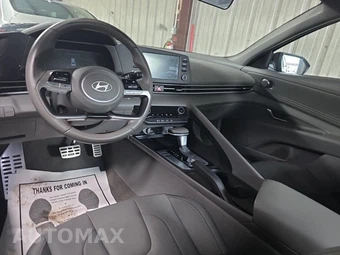 2025 Hyundai Elantra SEL Sport - miniatura 8