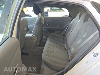 2025 Hyundai Elantra SEL Sport - miniatura 13