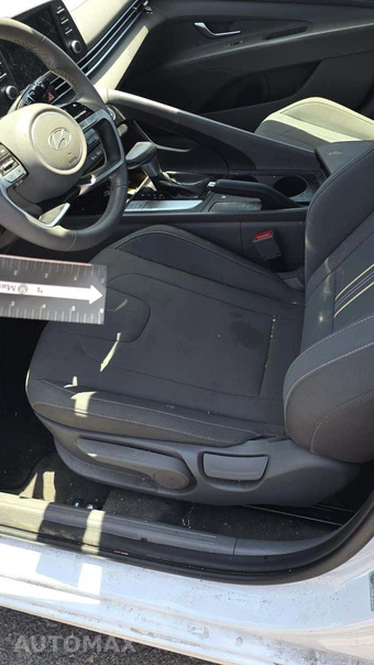 2025 Hyundai Elantra SEL Sport - miniatura 30