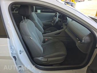 2025 Hyundai Elantra SEL Sport - miniatura 8