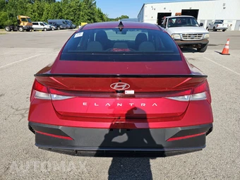 2025 Hyundai Elantra SEL Sport - miniatura 5