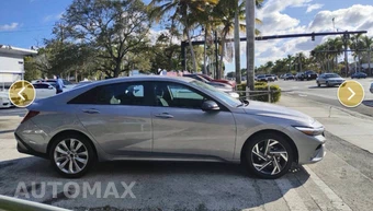 2025 Hyundai Elantra SEL Sport - miniatura 3