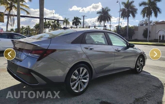 2025 Hyundai Elantra SEL Sport - miniatura 6