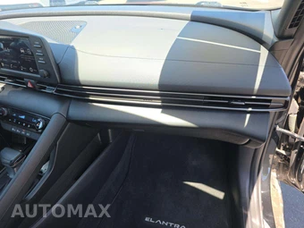 2025 Hyundai Elantra SEL Sport - miniatura 16