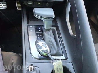 2025 Hyundai Elantra SEL Sport - miniatura 5