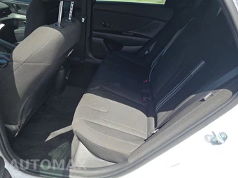 2025 Hyundai Elantra SEL Sport - miniatura 13