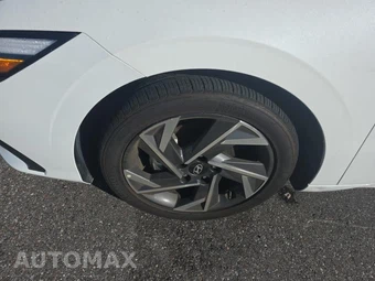 2025 Hyundai Elantra SEL Sport - miniatura 17