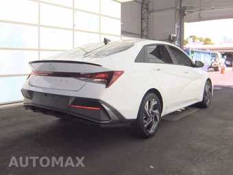 2025 Hyundai Elantra SEL Sport - miniatura 4