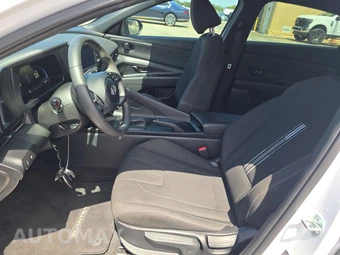 2025 Hyundai Elantra SEL Sport - miniatura 7