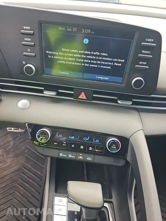 2025 Hyundai Elantra SEL Sport - miniatura 11
