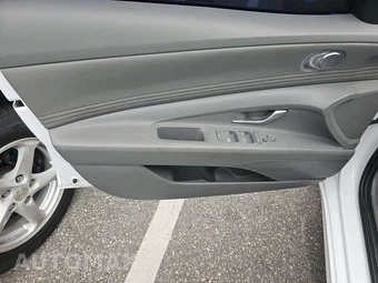 2025 Hyundai Elantra SEL Sport - miniatura 9
